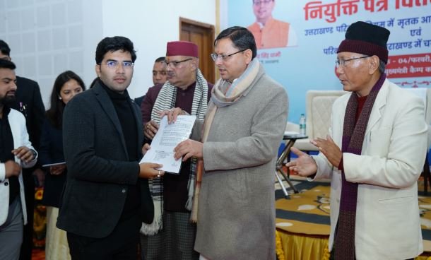Uttarakhand: मुख्यमंत्री धामी ने 16 महिलाओं को निःशुल्क प्रशिक्षण के बाद दिए ड्राइविंग लाइसेंस Uttarakhand: मुख्यमंत्री धामी ने 16 महिलाओं को निःशुल्क प्रशिक्षण के बाद दिए ड्राइविंग लाइसेंस