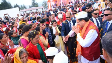 मुख्यमंत्री धामी ने होली मिलन कार्यक्रम में लिया हिस्सा, केंद्र व राज्य सरकार की उपलब्धियां गिनाईं
