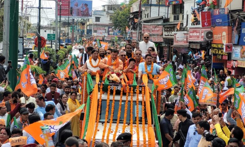 मुख्यमंत्री पुष्कर सिंह धामी की लोकप्रियता, रोड़ शो में उमड़ा जनसैलाब मुख्यमंत्री पुष्कर सिंह धामी की लोकप्रियता, रोड़ शो में उमड़ा जनसैलाब