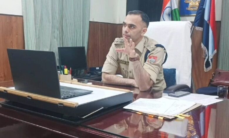 Uttarakhand: यहां चौकी इंचार्ज सहित आधा दर्जन पुलिसकर्मी सस्पेंड Uttarakhand: यहां चौकी इंचार्ज सहित आधा दर्जन पुलिसकर्मी सस्पेंड