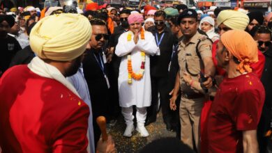 Uttarakhand: पुष्प वर्षा के साथ नगर परिक्रमा में गूंजे श्री गुरु राम राय महाराज जी के जयकारे