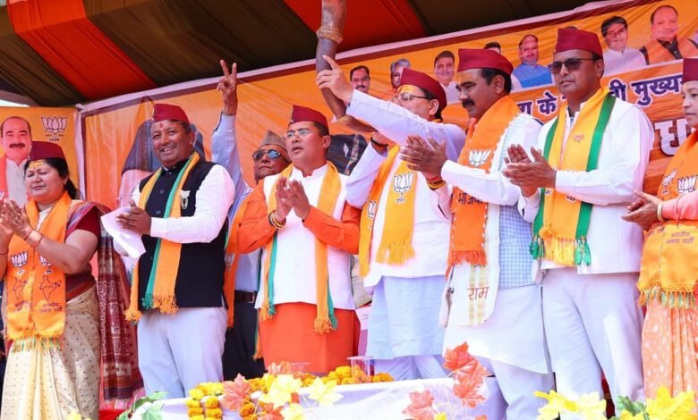 मुख्यमंत्री धामी ने बागेश्वर, अल्मोड़ा में भाजपा प्रत्याशी अजय टम्टा के लिए मांगे वोट मुख्यमंत्री धामी ने बागेश्वर, अल्मोड़ा में भाजपा प्रत्याशी अजय टम्टा के लिए मांगे वोट