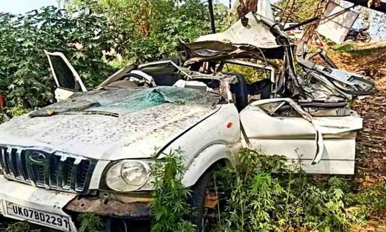 तेज रफ्तार स्कॉर्पियो खाई में जा गिरी, एक ही परिवार के 4 लोगों की दर्दनाक मौत ,मचा कोहराम तेज रफ्तार स्कॉर्पियो खाई में जा गिरी, एक ही परिवार के 4 लोगों की दर्दनाक मौत ,मचा कोहराम