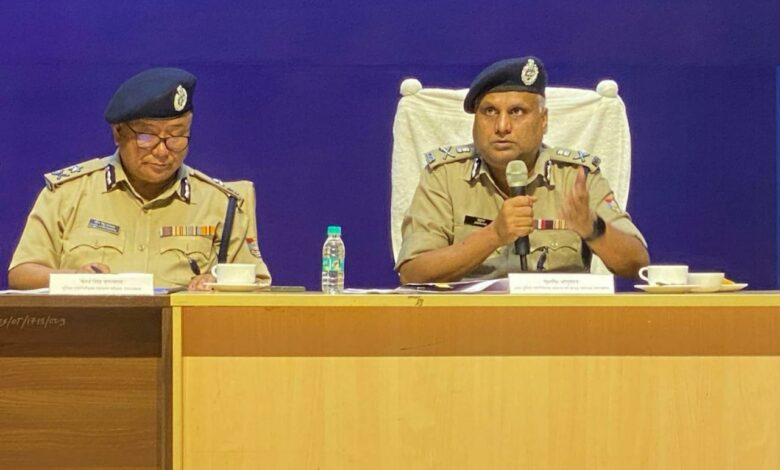 राष्ट्रपति का देहरादून जनपद भ्रमण, पुलिस बल की उच्चाधिकारियों ने की ब्रीफिंग राष्ट्रपति का देहरादून जनपद भ्रमण, पुलिस बल की उच्चाधिकारियों ने की ब्रीफिंग