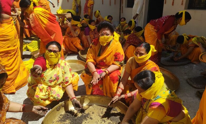 तेल पिरोने की रस्म हुई संपन्न तेल पिरोने की रस्म हुई संपन्न