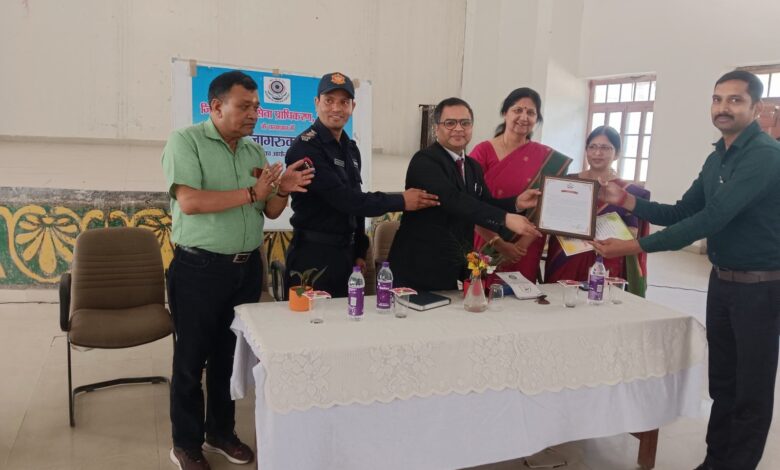 नारी शिल्प इंटर कॉलेज में आयोजन किया गया साक्षरता कैंप नारी शिल्प इंटर कॉलेज में आयोजन किया गया साक्षरता कैंप