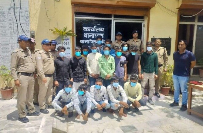 दरगाह क्षेत्र में हुड़दंग करने वाले 16 हुड़ंदगि पुलिस हिरासत में दरगाह क्षेत्र में हुड़दंग करने वाले 16 हुड़ंदगि पुलिस हिरासत में