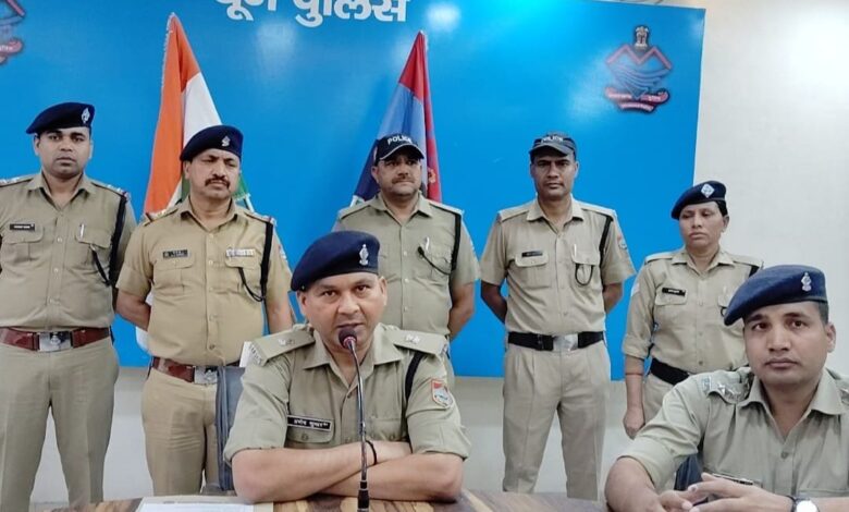 कोबरा गैंग की विदेशी महिला तस्कर को हाई प्रोफाइल ड्रग्स के साथ पुलिस ने किया गिरफ्तार कोबरा गैंग की विदेशी महिला तस्कर को हाई प्रोफाइल ड्रग्स के साथ पुलिस ने किया गिरफ्तार