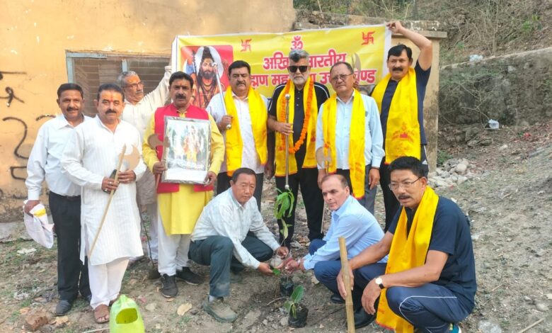 अखिल भारतीय ब्राह्मण सभा ने किया रुद्राक्ष के पेड़ों का रोपण अखिल भारतीय ब्राह्मण सभा ने किया रुद्राक्ष के पेड़ों का रोपण