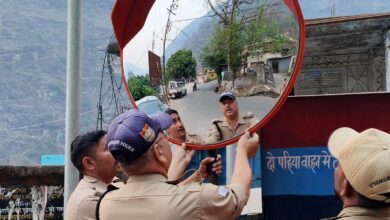 अंधे मोड़ों पर लगाये गये कॉन्वेक्स मिरर