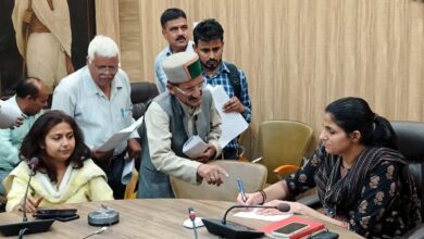 जिलाधिकारी ने सुनी जनमानस की समस्याएं