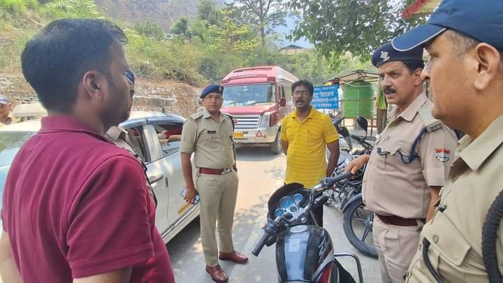 व्यवस्थाओं को परखने स्वयं ग्राउंड जीरो पर एसपी व्यवस्थाओं को परखने स्वयं ग्राउंड जीरो पर एसपी