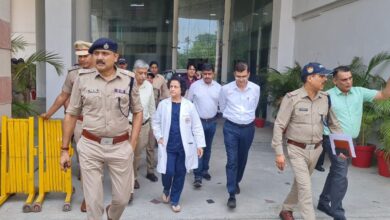 एम्स अस्पताल की चौथी मंजिल पर गाड़ी ले जाने का प्रकरण : एसएसपी पहुँचे एम्स ऋषिकेश