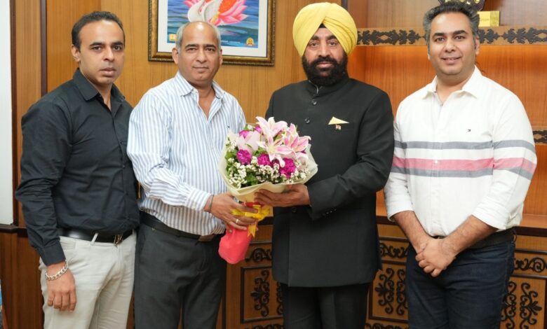 राज्यपाल को दी नशा मुक्ति के लिये किए जा रहे प्रयासों की जानकारी राज्यपाल को दी नशा मुक्ति के लिये किए जा रहे प्रयासों की जानकारी