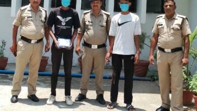 मोबाइल लूट की घटना का दून पुलिस ने खुलासा, दो अभियुक्त गिरफ्तार