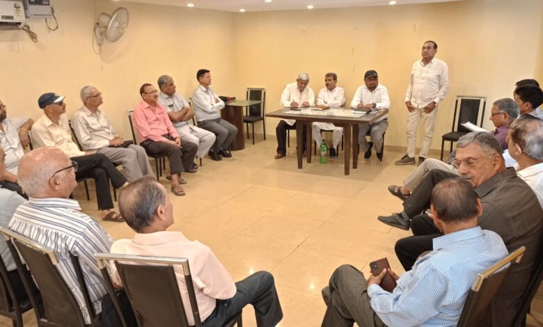पेंशनर संगठनों के प्रतिनिधियो ने दिखाई एकजुटता पेंशनर संगठनों के प्रतिनिधियो ने दिखाई एकजुटता