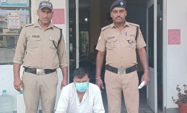 युवती के साथ दुष्कर्म करने वाला अभियुक्त गिरफ्तार युवती के साथ दुष्कर्म करने वाला अभियुक्त गिरफ्तार