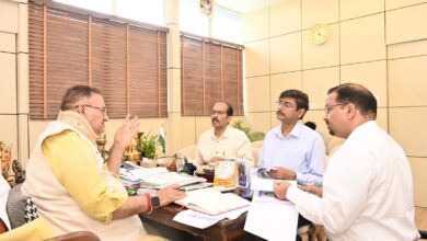 निर्माण कार्यों में तेजी लाने के निर्देश