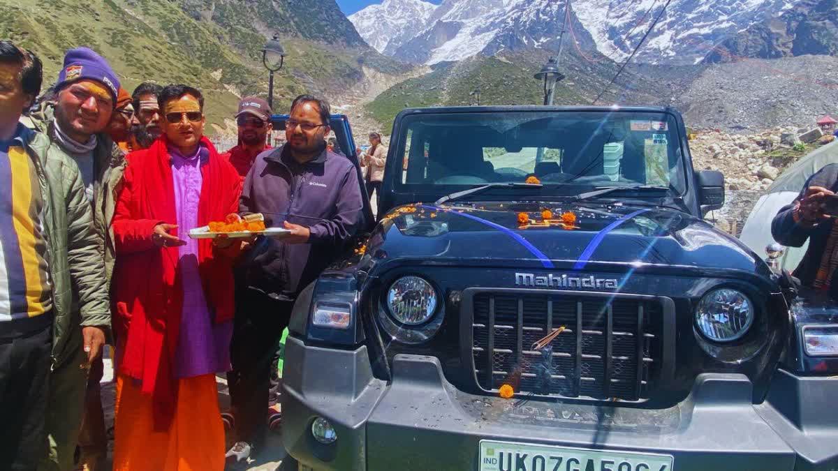 केदारनाथ -बुजूर्गो- का- सहारा -थार -जीप