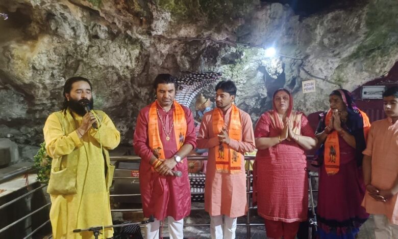 हर्षोल्लास के साथ मनाया गया गुरु पूर्णिमा महोत्सव हर्षोल्लास के साथ मनाया गया गुरु पूर्णिमा महोत्सव