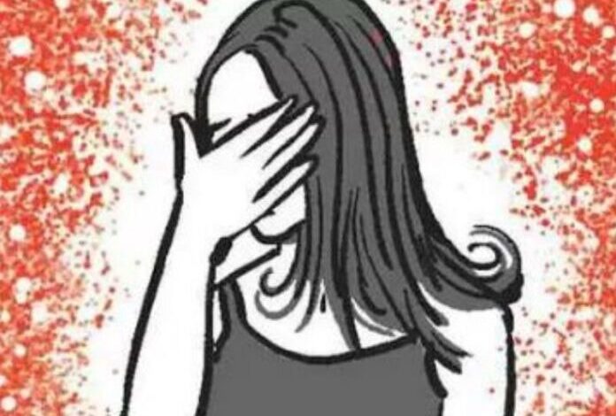 छात्राओं ने प्रोफेसर पर लगाया यौन उत्पीड़न का आरोप छात्राओं ने प्रोफेसर पर लगाया यौन उत्पीड़न का आरोप