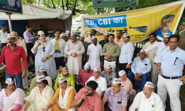 आप कार्यकर्ताओं ने दिया राजधानी दून मे धरना आप कार्यकर्ताओं ने दिया राजधानी दून मे धरना