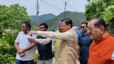 सीएम ने किया आपदाग्रस्त क्षेत्र जखन्याली का स्थलीय निरीक्षण