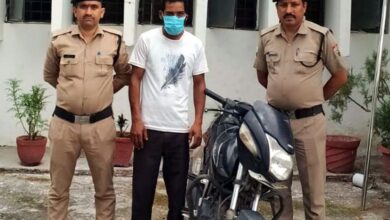 वाहन चोरी की घटना का पुलिस ने किया खुलासा