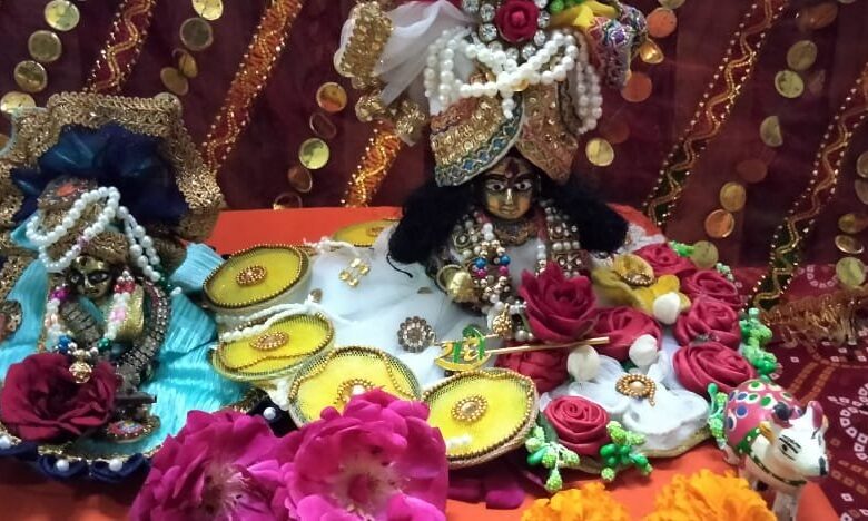 ‘नंद के घर आनंद भयो, जय कन्हैया लाल की’ हाथी घोड़ा पालकी, जय कन्हैया लाल की ‘नंद के घर आनंद भयो, जय कन्हैया लाल की’ हाथी घोड़ा पालकी, जय कन्हैया लाल की