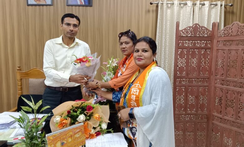 शिव सेना महिला प्रदेश अध्यक्ष ने की जिलाधिकारी से मुलाकात शिव सेना महिला प्रदेश अध्यक्ष ने की जिलाधिकारी से मुलाकात