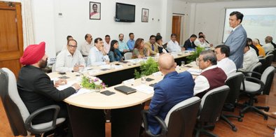 राज्यपाल ने की निजी विश्वविद्यालयों के कुलपतियों के साथ बैठक राज्यपाल ने की निजी विश्वविद्यालयों के कुलपतियों के साथ बैठक