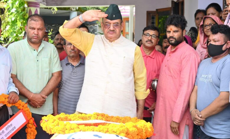 हवलदार मनीष थापा के निधन पर सैनिक कल्याण मंत्री ने दी श्रद्धांजलि हवलदार मनीष थापा के निधन पर सैनिक कल्याण मंत्री ने दी श्रद्धांजलि