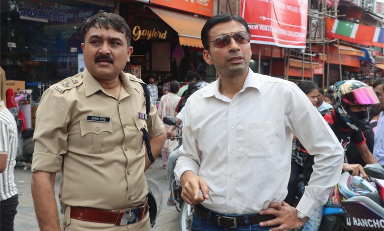 शहर में जनमानस को सुगम सुविधा मुहैया कराना पहली प्राथमिकता : डीएम शहर में जनमानस को सुगम सुविधा मुहैया कराना पहली प्राथमिकता : डीएम