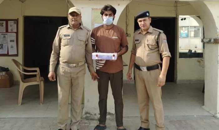 हिस्ट्रीशीटर के घर पर फायरिंग करने वाला गैंगस्टर का साथी गिरफ्तार हिस्ट्रीशीटर के घर पर फायरिंग करने वाला गैंगस्टर का साथी गिरफ्तार