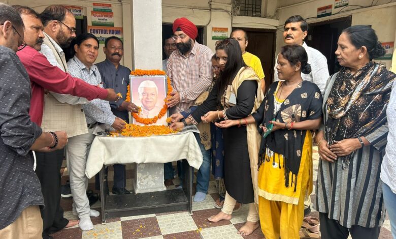 पंडित तिवारी की रही विकास की राजनीति : गोगी पंडित तिवारी की रही विकास की राजनीति : गोगी