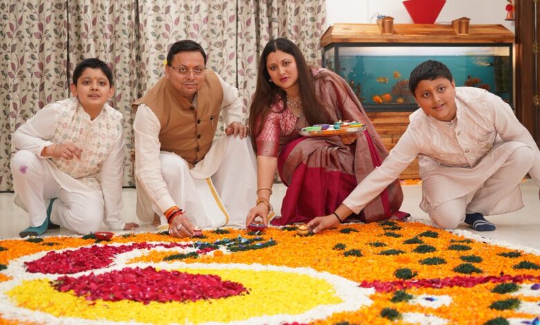दीपावली पर्व के अवसर पर सीएम ने किये दीप प्रज्ज्वलित दीपावली पर्व के अवसर पर सीएम ने किये दीप प्रज्ज्वलित