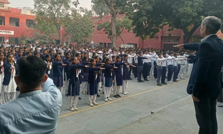 संविधान दिवस पर जेआरसी द्वारा जागरूकता कार्यक्रम आयोजित संविधान दिवस पर जेआरसी द्वारा जागरूकता कार्यक्रम आयोजित