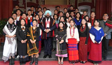 अपना देश विविधताओं से भरा एक अनोखा राष्ट्र : राज्यपाल अपना देश विविधताओं से भरा एक अनोखा राष्ट्र : राज्यपाल