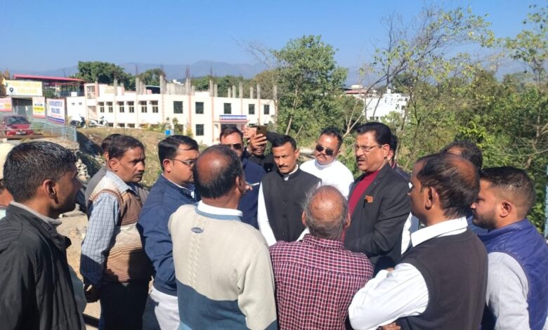 डाकरा पुल पर जनता का फूटा गुस्सा डाकरा पुल पर जनता का फूटा गुस्सा