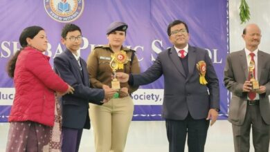 जिलाधिकारी और पुलिस अधीक्षक ने स्कूली बच्चों को करियर और सुरक्षा के महत्वपूर्ण टिप्स दिए