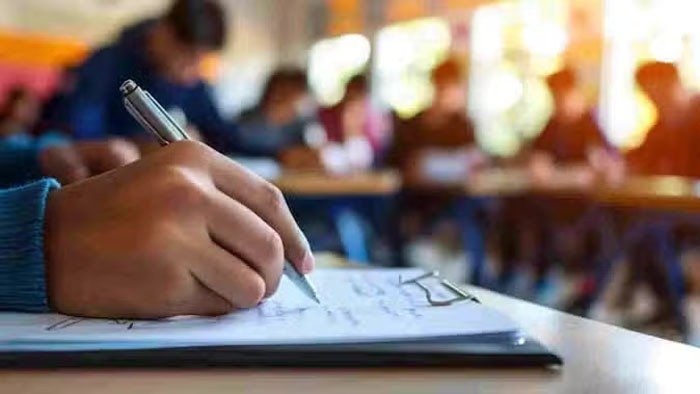 अब सरकारी स्कूलों में कक्षा नौ की छात्राएं नहीं पढ़ पाएंगी गृह विज्ञान, गणित की गई अनिवार्य अब सरकारी स्कूलों में कक्षा नौ की छात्राएं नहीं पढ़ पाएंगी गृह विज्ञान, गणित की गई अनिवार्य