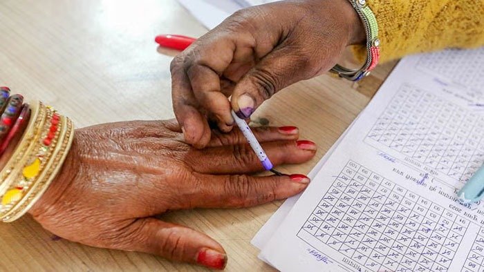 23 जनवरी को मतदान: जिलों में पहुंचे बैलेट पेपर, निर्वाचन आयुक्त ने जानीं तैयारियां 23 जनवरी को मतदान: जिलों में पहुंचे बैलेट पेपर, निर्वाचन आयुक्त ने जानीं तैयारियां