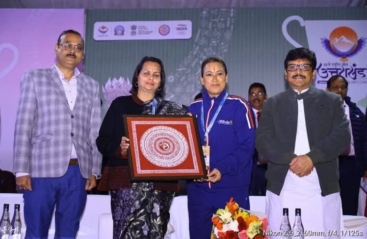 योगासना प्रतियोगिता का शुभारंभ योगासना प्रतियोगिता का शुभारंभ