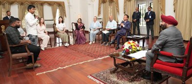 राज्यपाल ने किया रूस से आए छात्रों से संवाद राज्यपाल ने किया रूस से आए छात्रों से संवाद