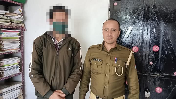 पत्नी से लड़ाई करने वाले को पुलिस ने कराई हवालात की सैर पत्नी से लड़ाई करने वाले को पुलिस ने कराई हवालात की सैर